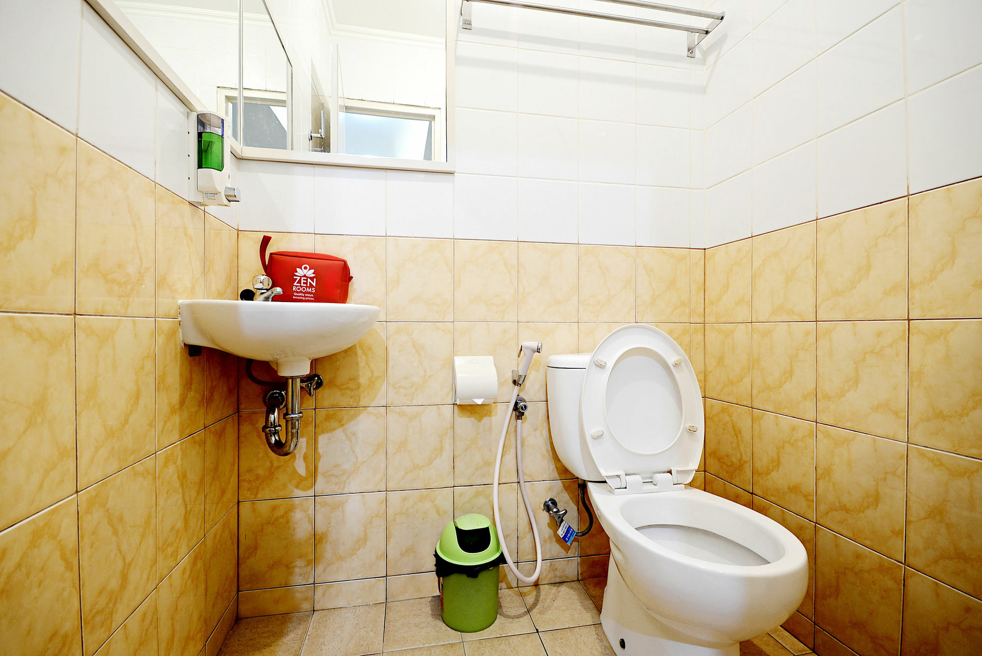 Zen Rooms Cideng Barat Jakarta Bagian luar foto